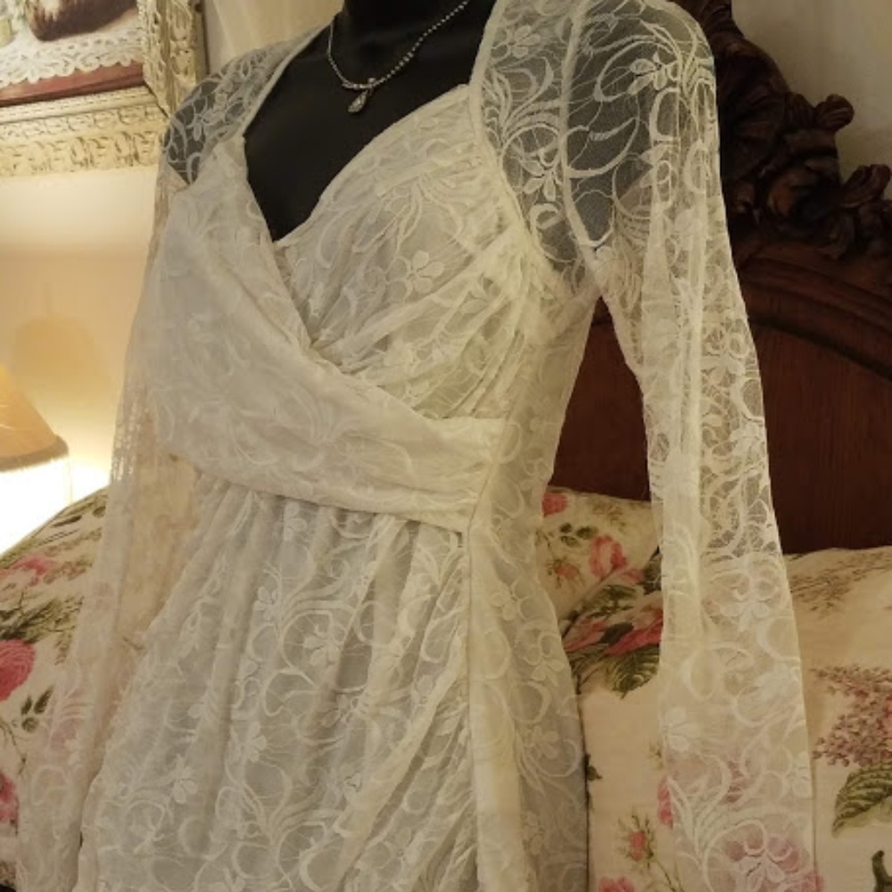 PattyBoutik Ivory Lace Top Long Sleeve Size L